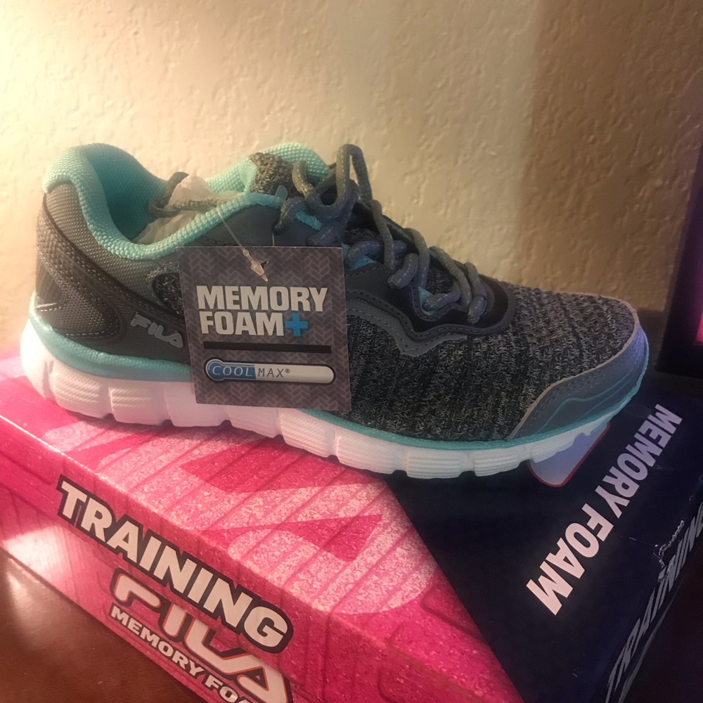 Fila women’s memory foam tennis shoes